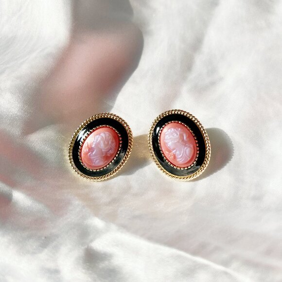 vintage oval cameo earrings beautiful ladies large classic studs sphinx Romantic - Picture 1 of 3